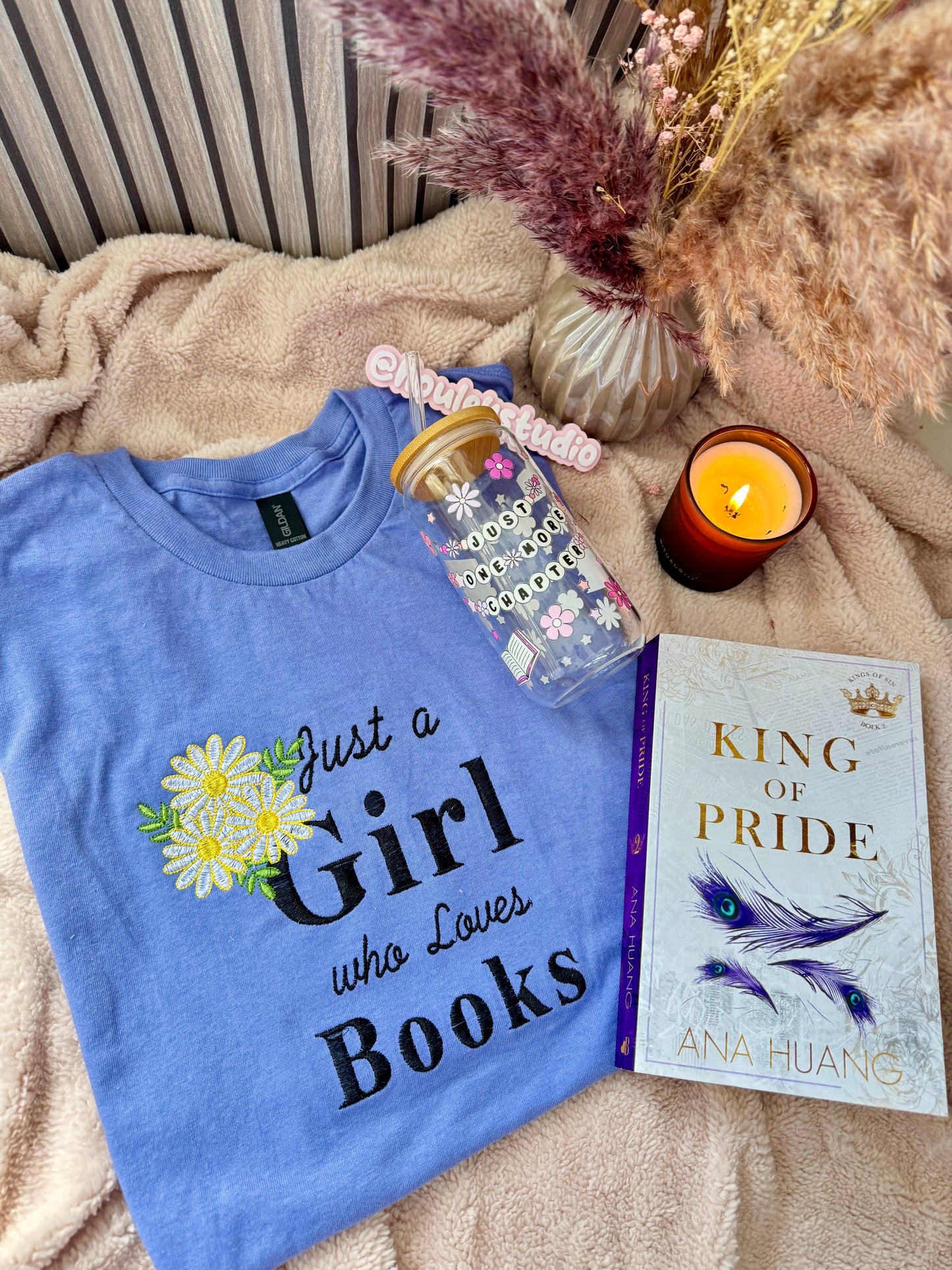 T-Shirt | Just a girl who loves books