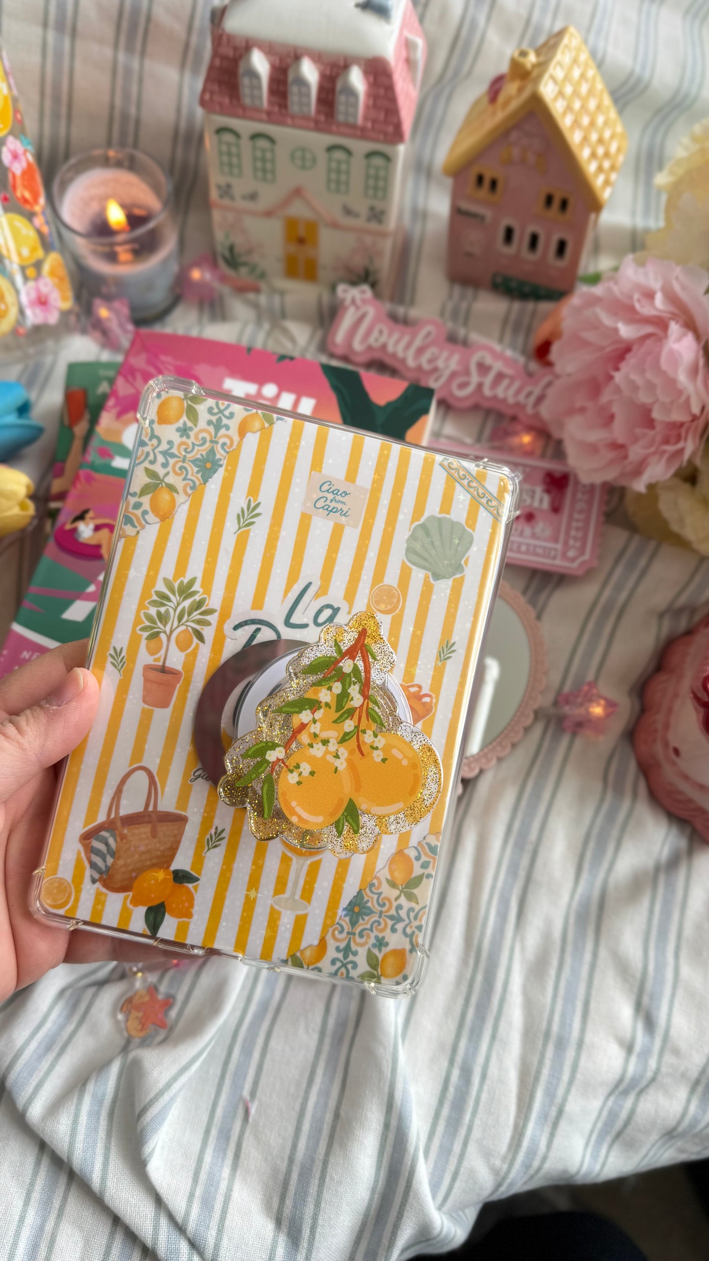 Bookish Grips | lemon