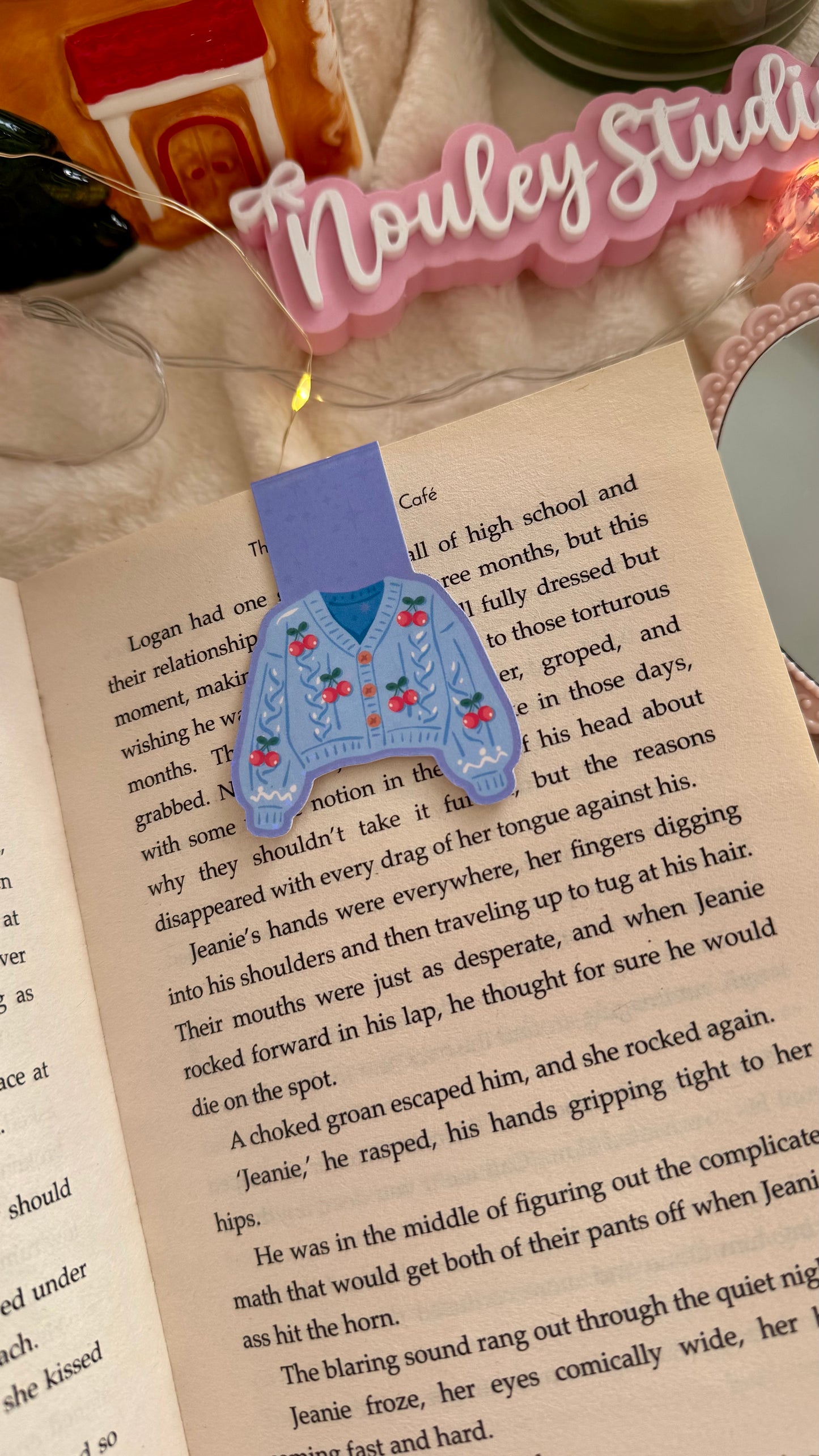 Magnetic Bookmarks | Winter Sweater