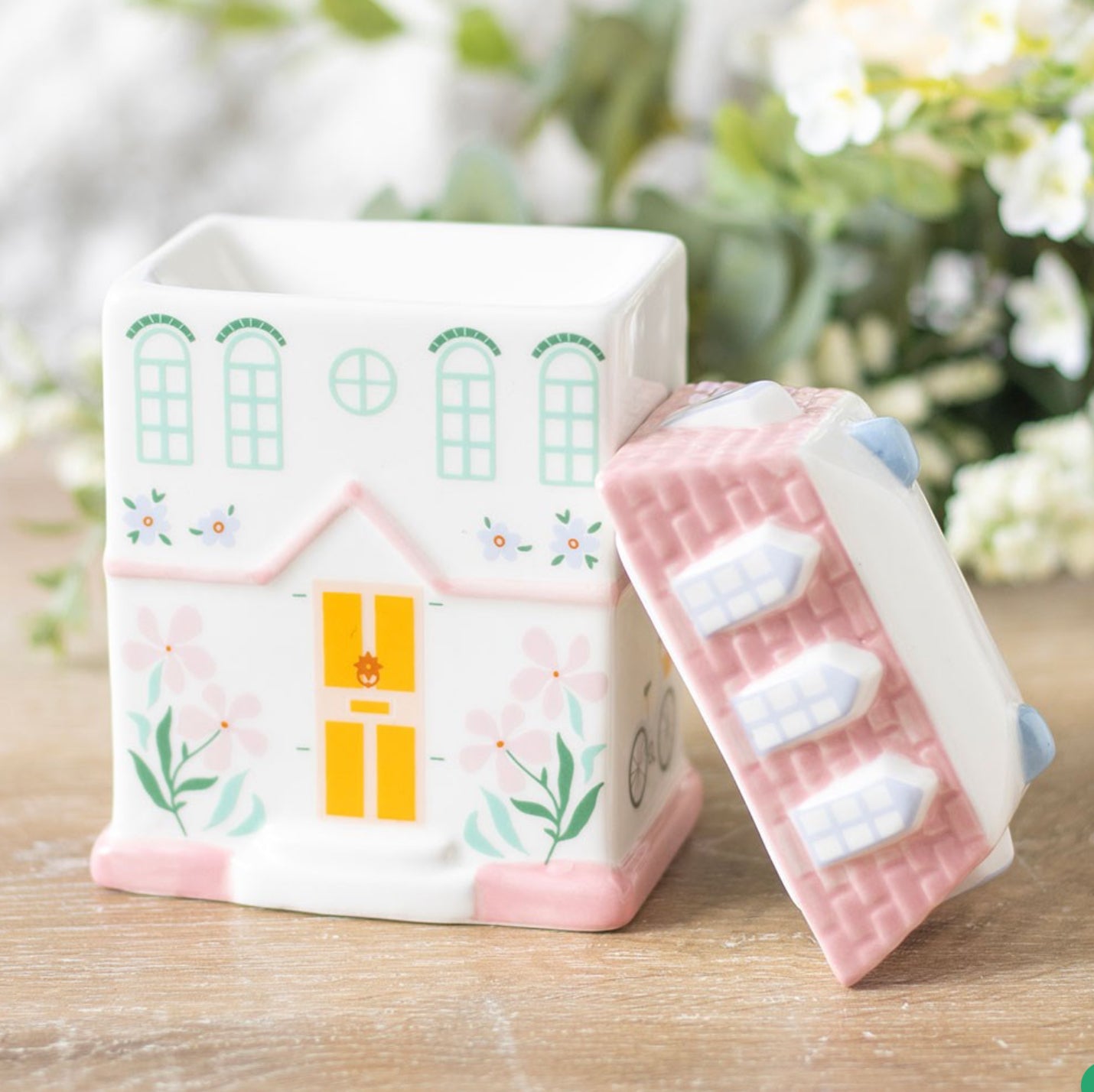 PASTEL HOUSE OIL BURNER AND WAX WARMER