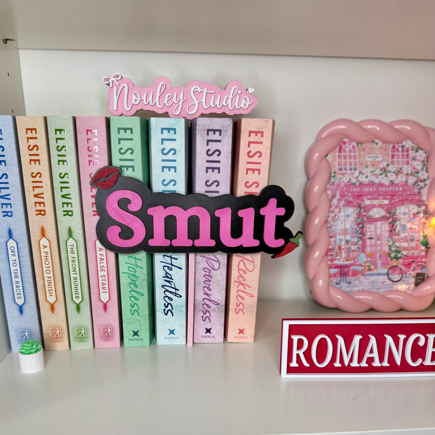 Bookshelf insert | Smut